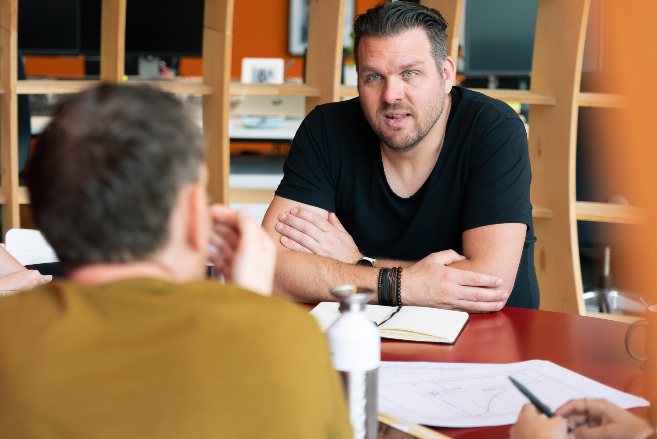 Dennis and Martijn in consultation